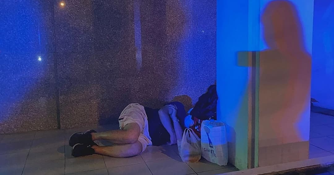 เส้นด้าย ช่วย รปภ. ติดโควิด นอนรอการรักษาหน้าธนาคาร หวั่นอยู่บ้านลูก-เมียจะติดเชื้อ