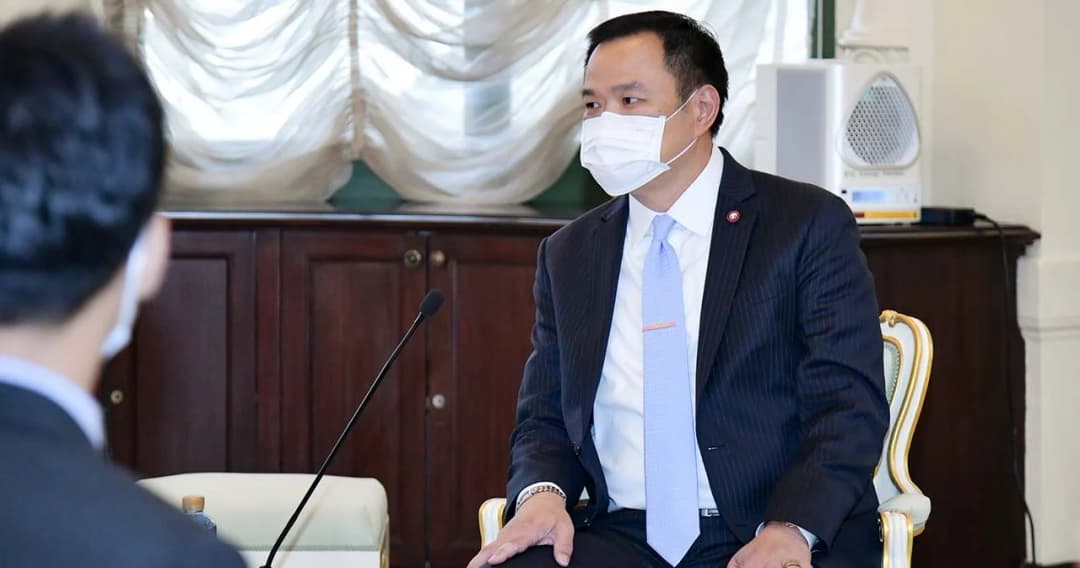 ‘อนุทิน’ เซ็นรักษาโควิดฟรีตามสิทธิ  มีผล 1 มี.ค.นี้ โคม่าเข้าได้ทุก รพ. ไม่ฉุกเฉิน เข้า HI/CI ได้ทันที