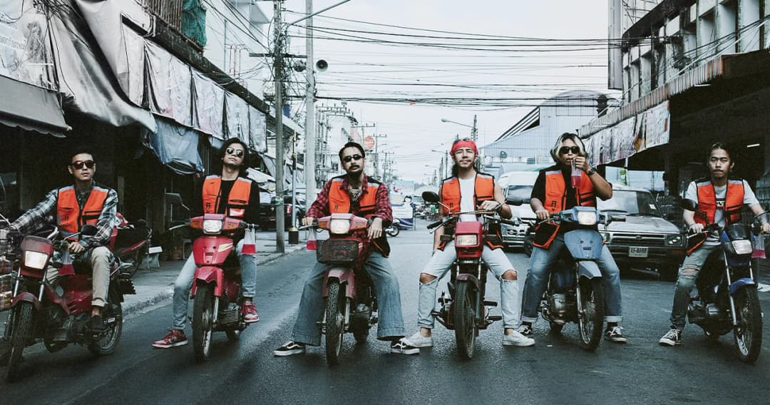 ‘ไททศมิตร’ ถ่ายทอดชีวิตนักสู้บนท้องถนน ผ่านเพลง ‘เสื้อกั๊ก’