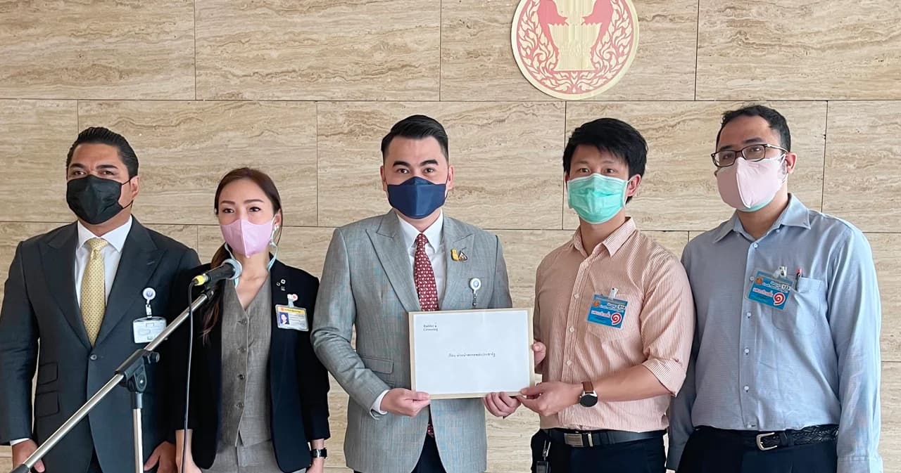 กลุ่มเพื่อนหมอกระต่าย ยื่นหนังสือถึงพรรคการเมือง ดันกฎหมายทางม้าลายปลอดภัย