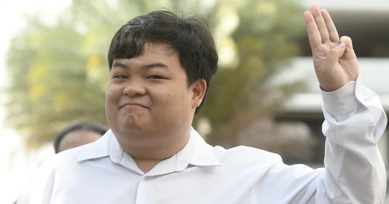 ‘เพนกวิน’ ได้ออกจากเรือนจำเย็นนี้ ! ศาลอาญากรุงเทพใต้ ให้ประกันตัวออกมาเรียน 3 เดือน ตั้ง 6 เงื่อนไข