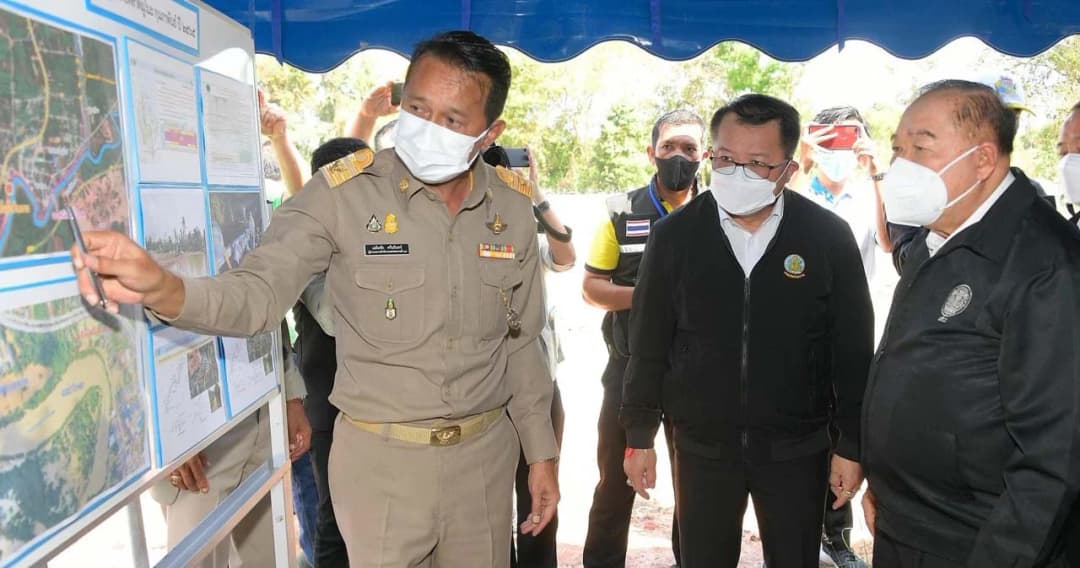 ‘พล.อ.ประวิตร’ ลงพื้นที่น้ำท่วมนราธิวาส ปัดตอบปม ‘ธรรมนัส’ ประกาศเป็นพรรคอิสระ