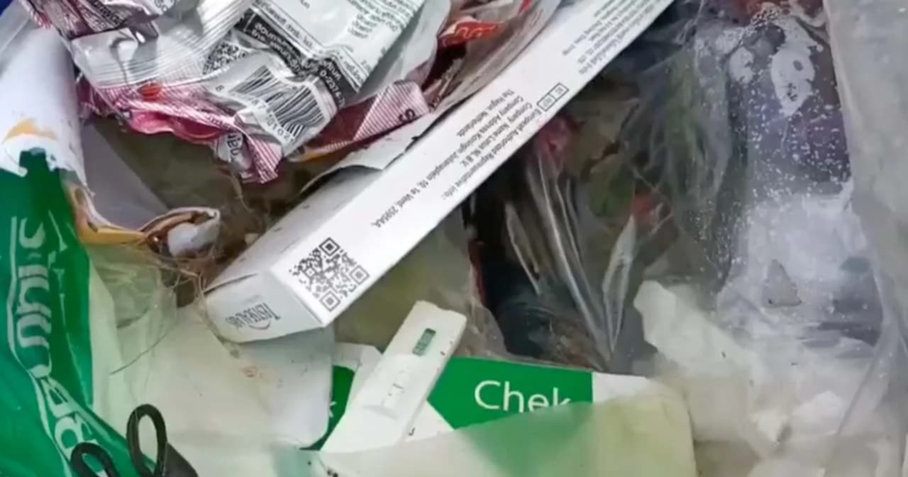 นนทบุรี พบชุดตรวจ ATK ใช้แล้วถูกทิ้งไม่ถูกวิธี หวั่นโควิด-19 แพร่ระบาด