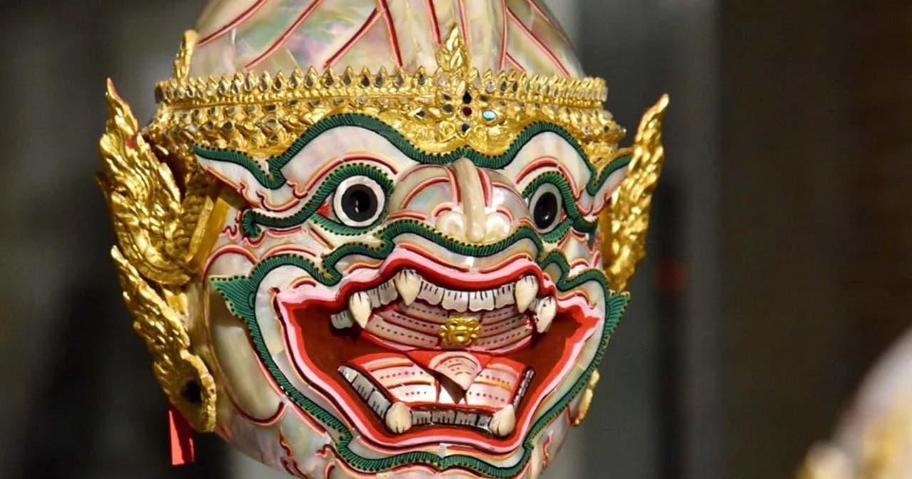 นิทรรศการ เรียนรู้งานประณีตศิลป์โขน อายุไม่ต่ำกว่า 100 ปี ที่หอศิลป์ร่วมสมัยราชดำเนิน