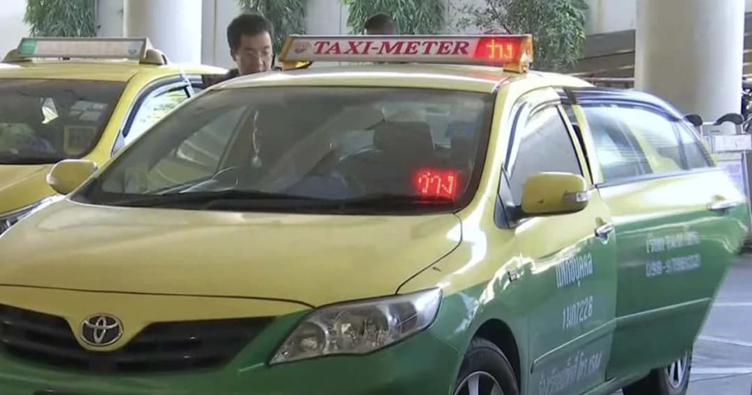 มูลนิธิรพ. ราชวิถี จัดแท๊กซี่ฉุกเฉิน รับ-ส่งนร. ติดโควิดไปสอบเรียนต่อ เฉพาะเขต กทม.และปริมณฑล