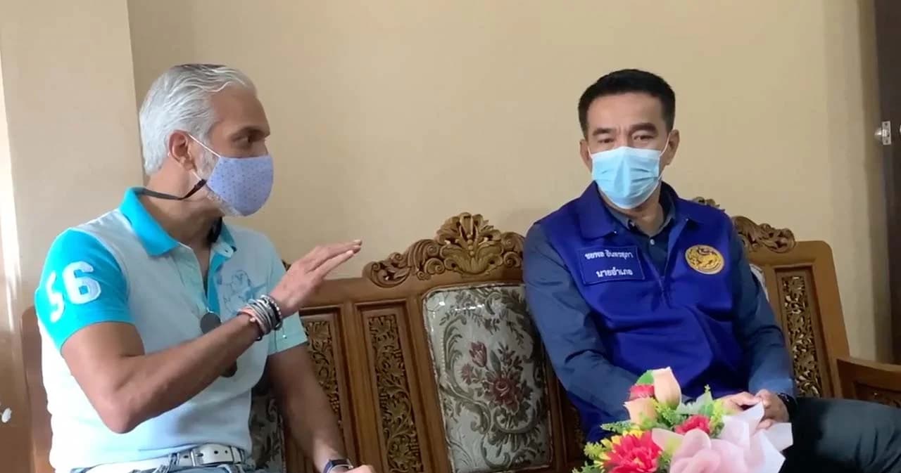 กงสุลกิตติมศักดิ์สหพันธรัฐรัสเซีย สุราษฎร์ฯ หารือ นอภ.เกาะสมุย ช่วย นทท. รัสเซีย 3,200 คน ตกค้างไทย