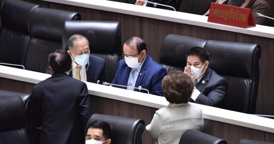 ‘สุรทิน’ แจงพรรคเล็กนัดกินข้าวกันเองเป็นปกติ ‘ธรรมนัส’ ร่วมด้วย