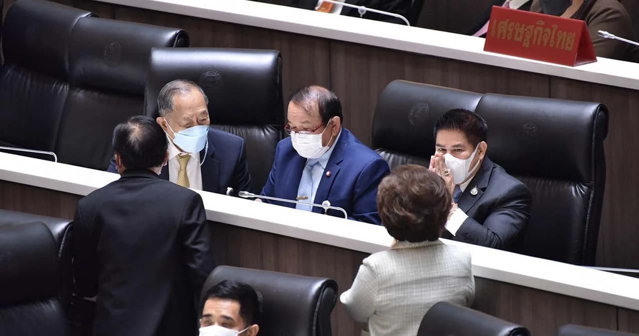 ‘สุรทิน’ แจงพรรคเล็กนัดกินข้าวกันเองเป็นปกติ ‘ธรรมนัส’ ร่วมด้วย