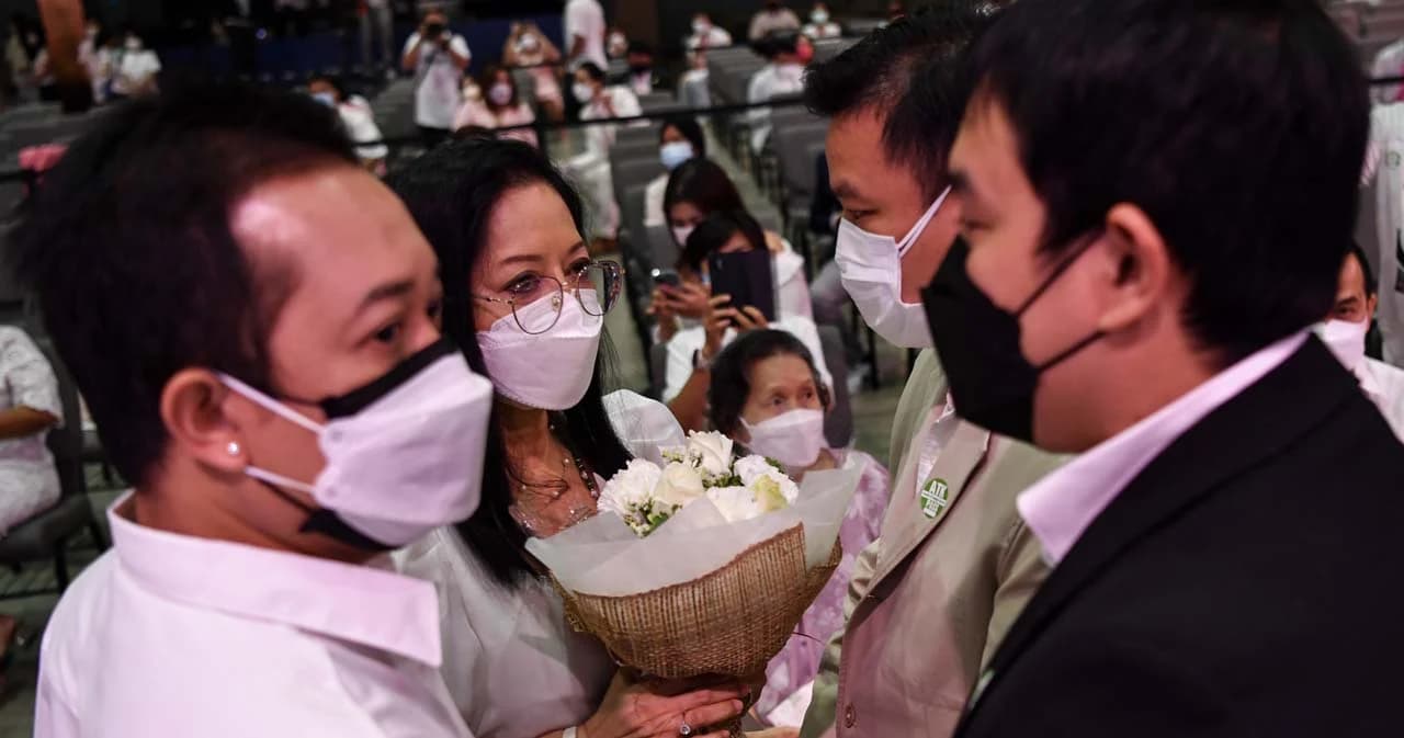 ประมวลภาพ พิธีไว้อาลัย ‘แตงโม นิดา’ วันแรก ‘โรเบิร์ต-ปอ-จ๊อบ’ มาร่วมงาน