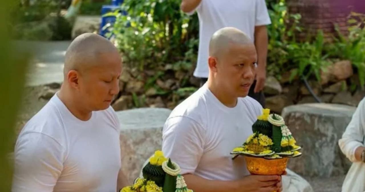 ‘ปอ-โรเบิร์ต’ บวชพราหมณ์ให้ ‘แตงโม’ ในสถานปฏิบัติธรรม จ.ราชบุรี