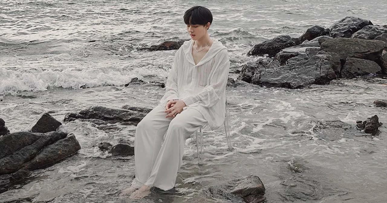 ‘NuNew’ ถ่ายทอดความสัมพันธ์ที่ไม่ชัดเจนผ่านซิงเกิลใหม่ ‘How You Feel’ เพลงประกอบซีรีส์ ‘นิ่งเฮียก็หาว่าซื่อ’