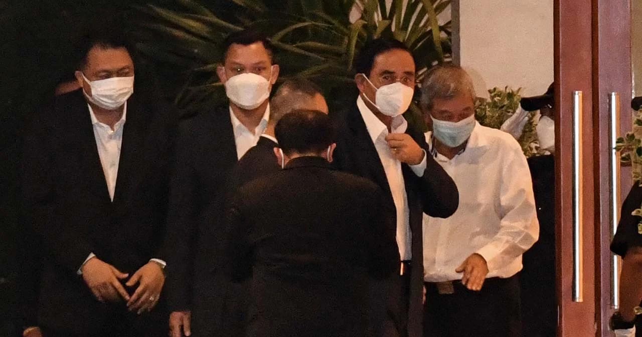 ดินเนอร์พรรคเล็ก ชื่นมื่น หนุน ‘พล.อ.ประยุทธ์’ อยู่ครบเทอม ไม่พูด ‘ยุบสภา’ หลังเอเปคแล้ว