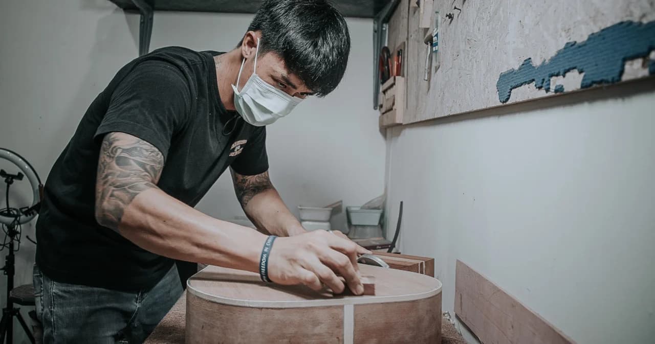 จากอดีตผู้ต้องขัง สู่ช่างกีต้าร์แฮนด์เมด พลิกชีวิตคนเคยก้าวพลาด