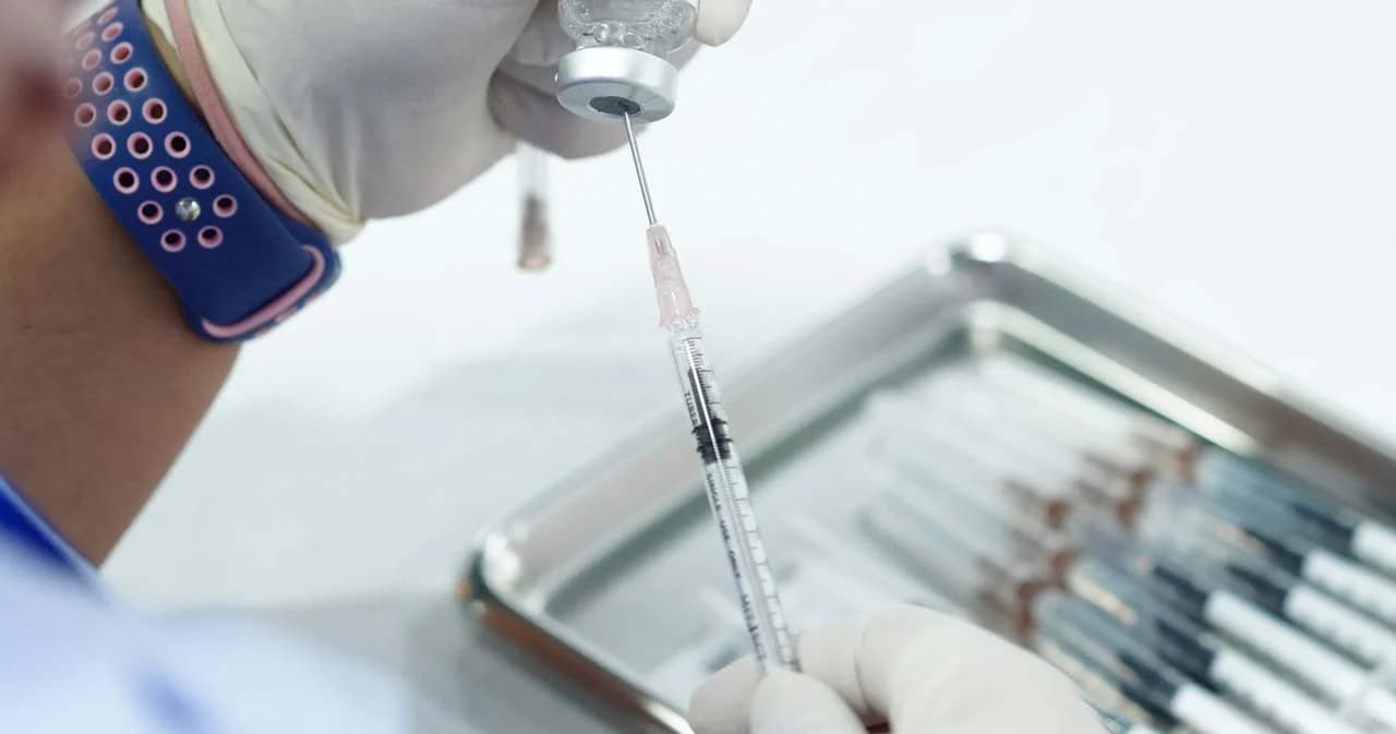 สธ.เดินสายเคาะประตูบ้านฉีดวัคซีนเชิงรุกผู้สูงอายุ สร้างภูมิก่อนเทศกาลสงกรานต์