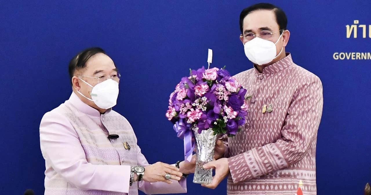 ‘ประวิตร’ เป็นตัวแทน ครม. อวยพรวันคล้ายวันเกิด นายกฯ ขอนำพาประเทศผ่านพ้นอุปสรรค