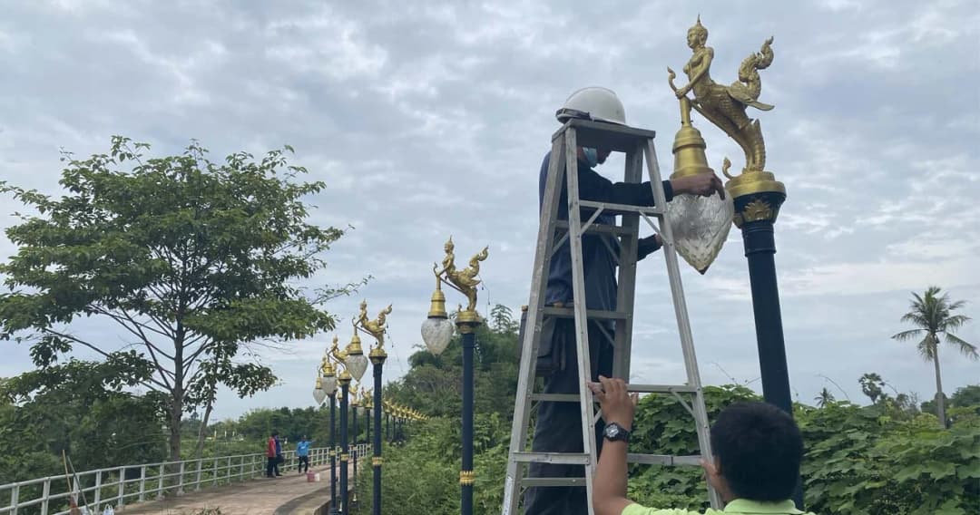 ‘เสาไฟกินรี’ ใช้งบ 10 ล้าน โผล่ที่สระแก้ว ล่าสุด ผู้ว่าฯ สั่งถอด เว้นระยะห่าง-ไม่ถี่จนเกินไป