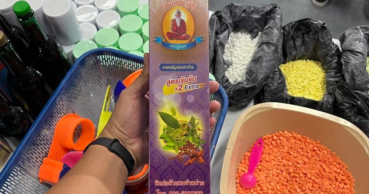 ตร.-อย.ทลายแหล่งผลิตยาน้ำสมุนไพรเถื่อน อ้างสรรพคุณครอบจักรวาล