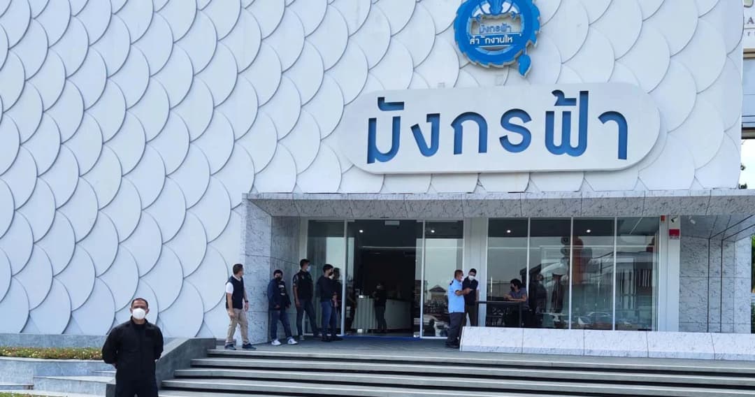 ตร.เข้าตรวจค้น ‘มังกรฟ้า’ ผู้ค้าลอตเตอรี่ออนไลน์รายใหญ่ ‘แรมโบ้’ เผยกว้านซื้อ-แทรกแซงราคา