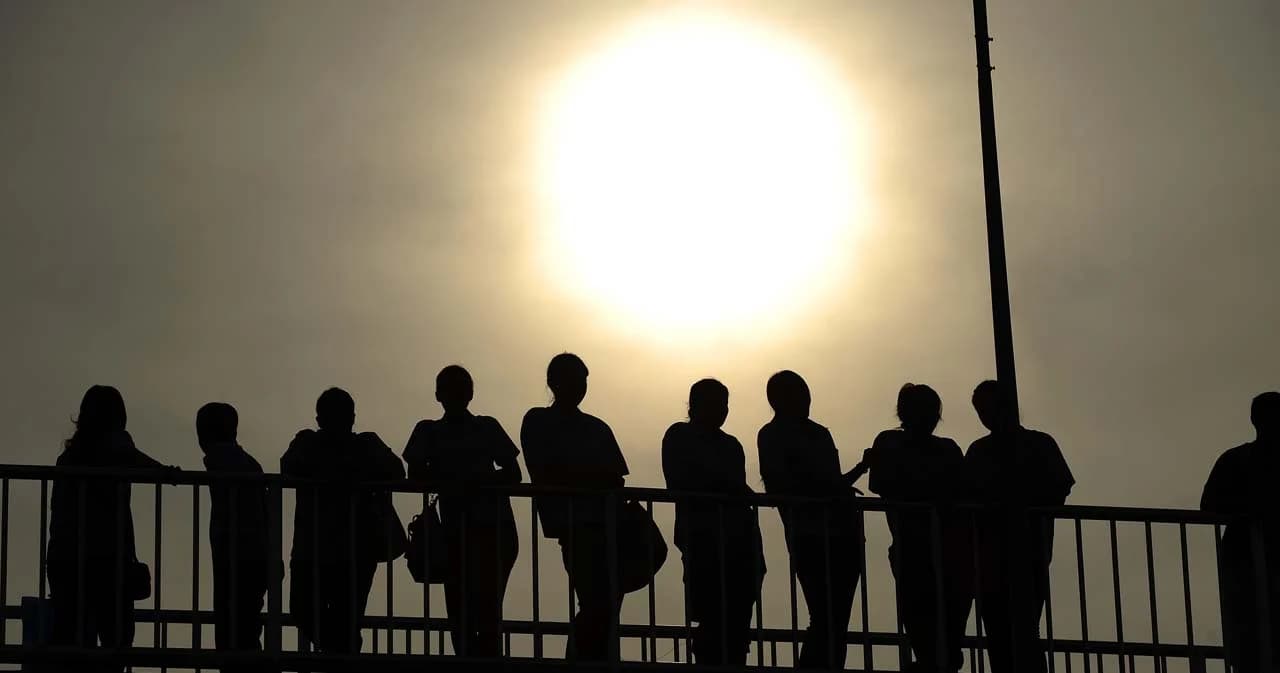 อากาศร้อนไม่ใช่เรื่องเล่นๆ จับ 4 สัญญาณอาการ “โรคลมร้อน”