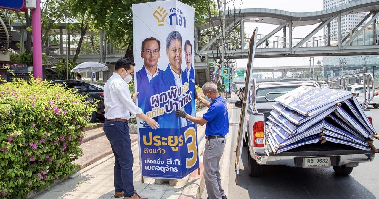 ‘กล้า’ หักป้ายหาเสียง ผู้สมัคร ส.ก. ของตัวเอง ให้พื้นที่ทางเดินเท้ามีมากขึ้น