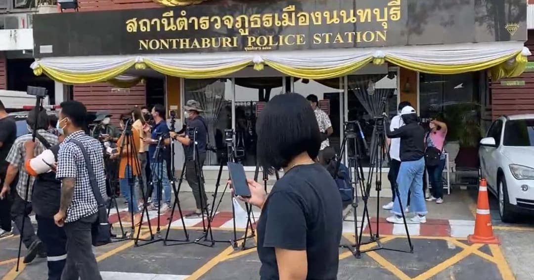 ‘ปอ-โรเบิร์ต’ เข้ารายงานตัวคดีแตงโม เป็นครั้งที่ 4 งดให้สัมภาษณ์สื่อ