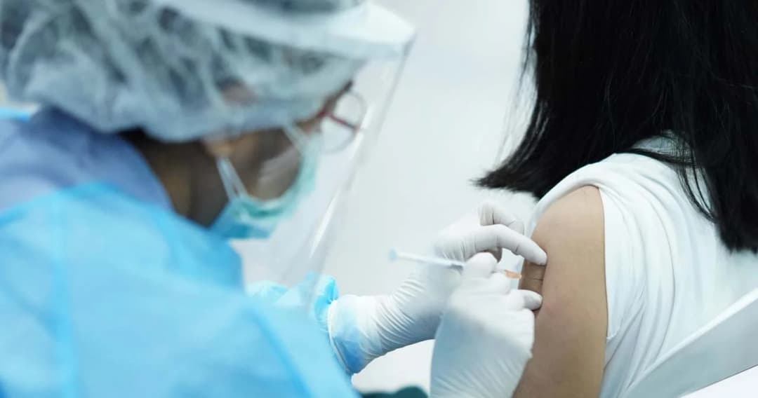 ‘นพ.ยง’ เปิดผลศึกษายืนยัน วัคซีน mRNA เข็มกระตุ้นครึ่งโดส ผลไม่แตกต่างกับการฉีดเต็มโดส