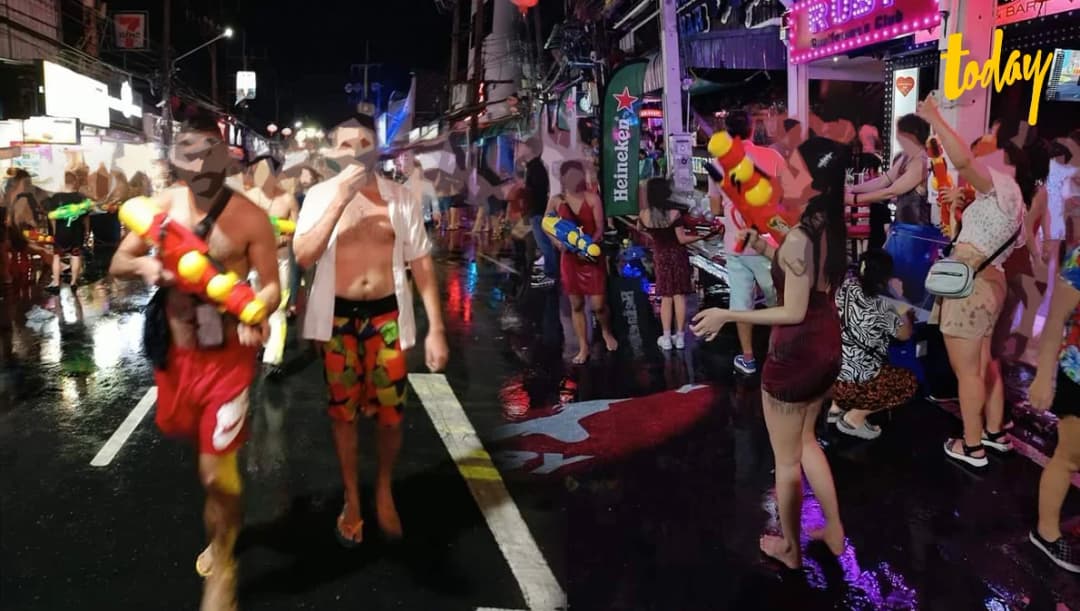 ไม่สนโควิด นทท.ภูเก็ตฝ่าฝืนคำสั่ง ศปค. เล่นสาดน้ำสงกรานต์ในซอยบางลาตลอดคืน