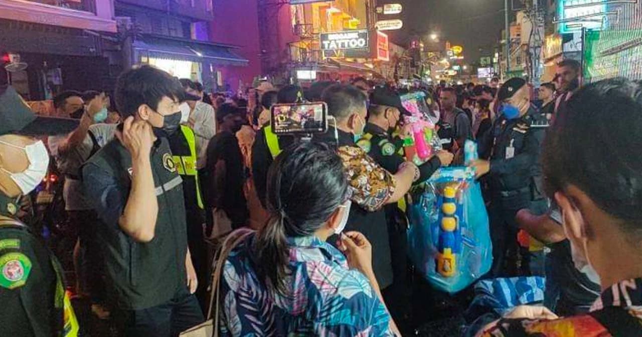 กทม. คุมเข้มทางเข้า ‘ถนนข้าวสาร’ ห้ามเล่นน้ำสงกรานต์ ไม่ให้นำปืนฉีดน้ำเข้าพื้นที่