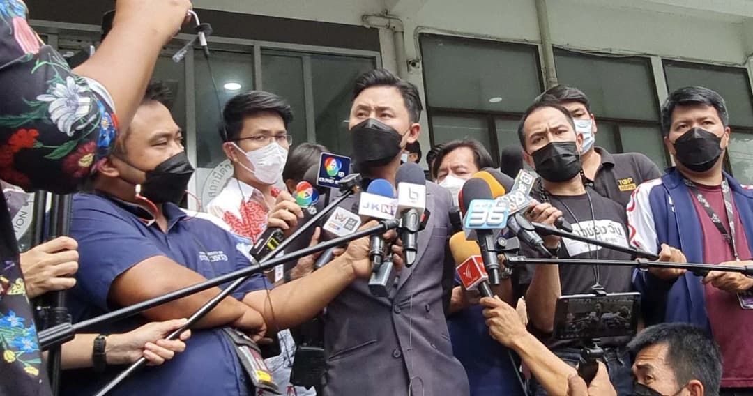 ‘ทนายตั้ม’ พาเหยื่ออีกรายเข้าแจ้งความเพิ่มเติม ‘อดีตรองหน.พรรค’ พร้อมมอบคลิปเสียงให้ตำรวจ