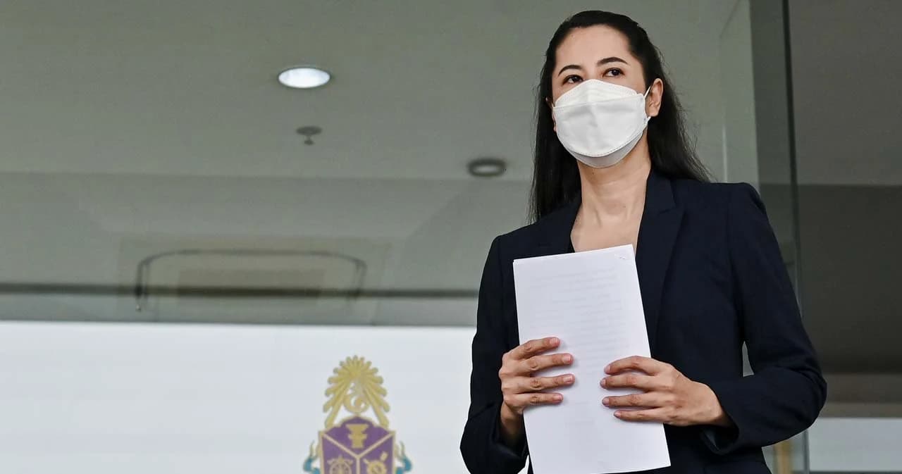 ‘ปารีณา’ ปรากฏตัว ร้องป.ป.ช. สอบจริยธรรม ‘พล.ต.อ.เสรีพิศุทธ์’ ปมสร้างท่าเทียบเรือรุกแม่น้ำ