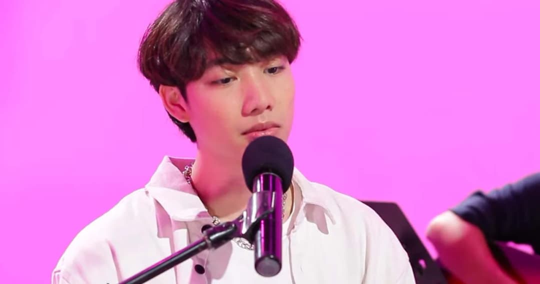 ‘ดอม XOXO Trainee’ โชว์คัฟเวอร์เพลง ‘พูดไม่ค่อยเก่ง’ ในรายการ ‘Song Book’