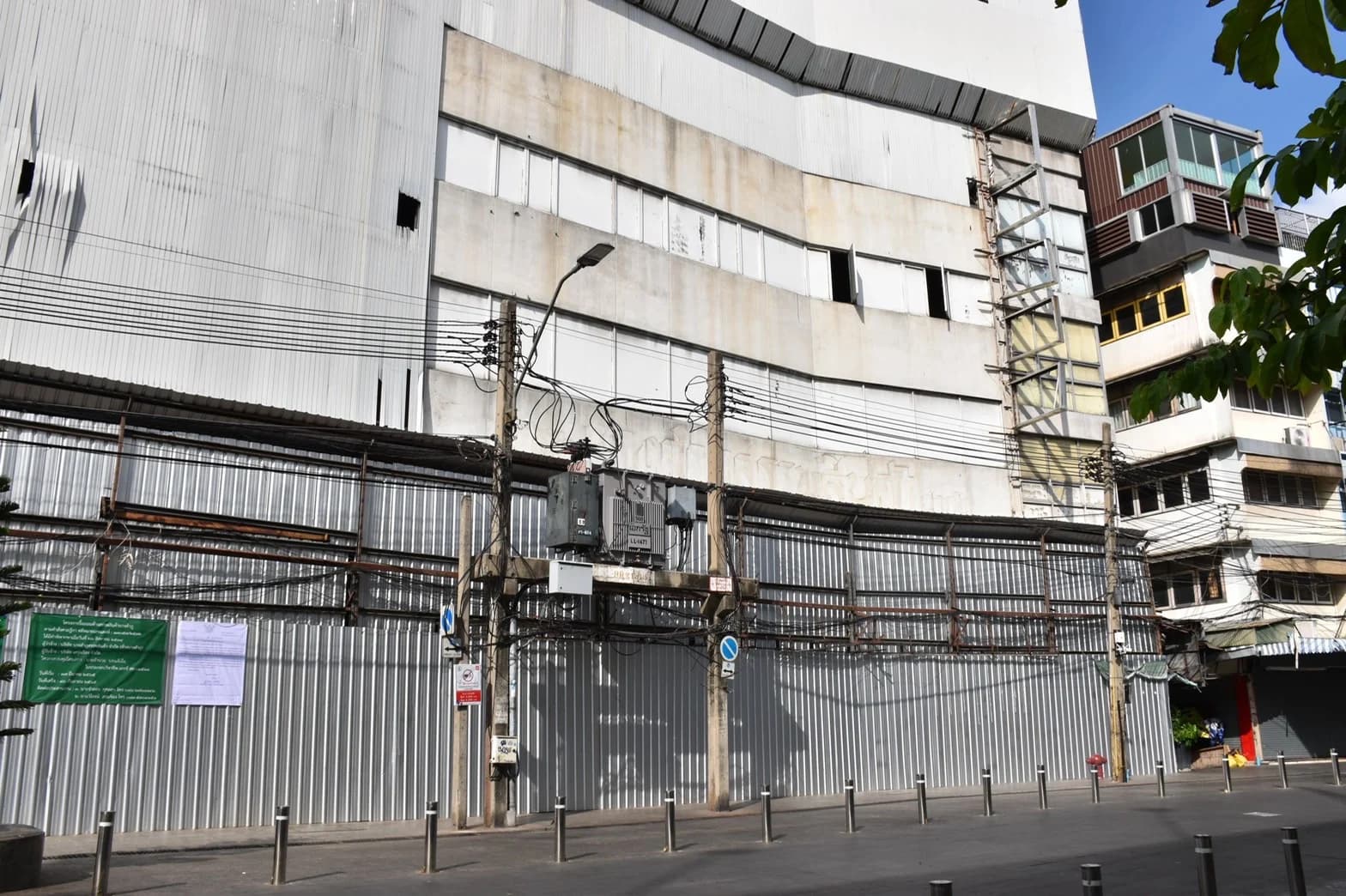 กทม. รื้อห้างบางลำพู คาดใช้เวลา 8-12 เดือน