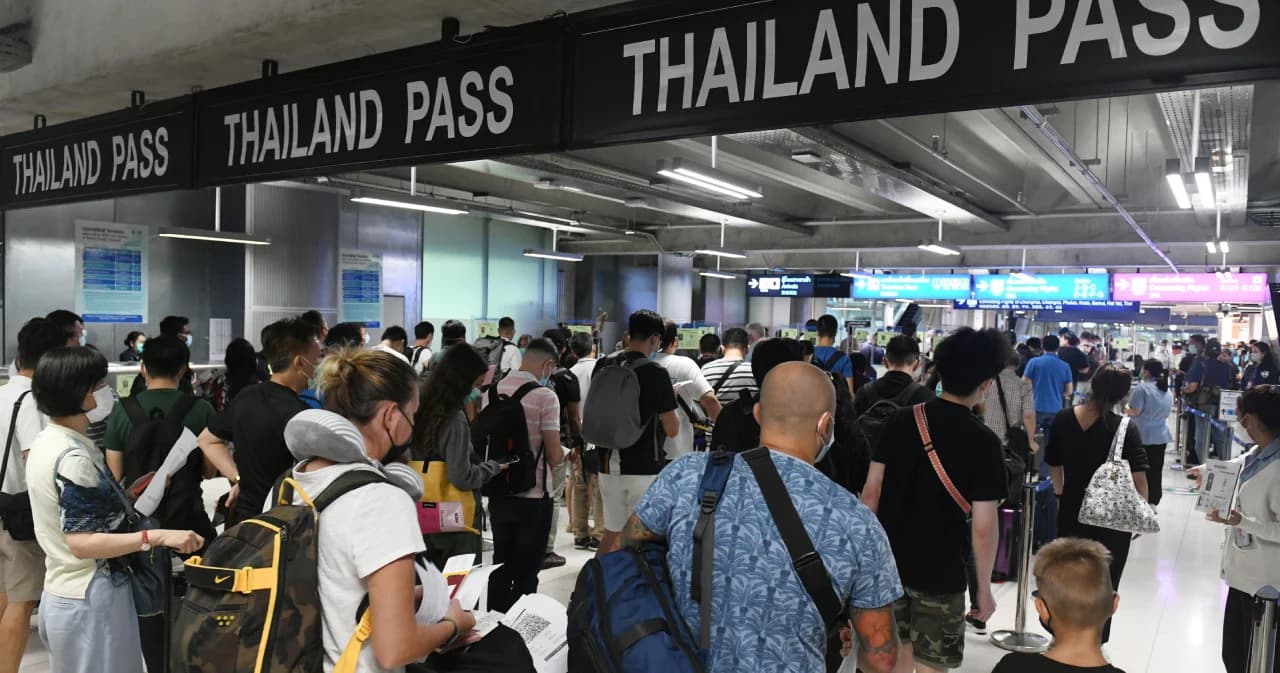 เปิดประเทศวันแรก ยกเลิกระบบ Test and Go เที่ยวบินเข้าไทย 96 เที่ยวบิน สนามบินคึกคัก
