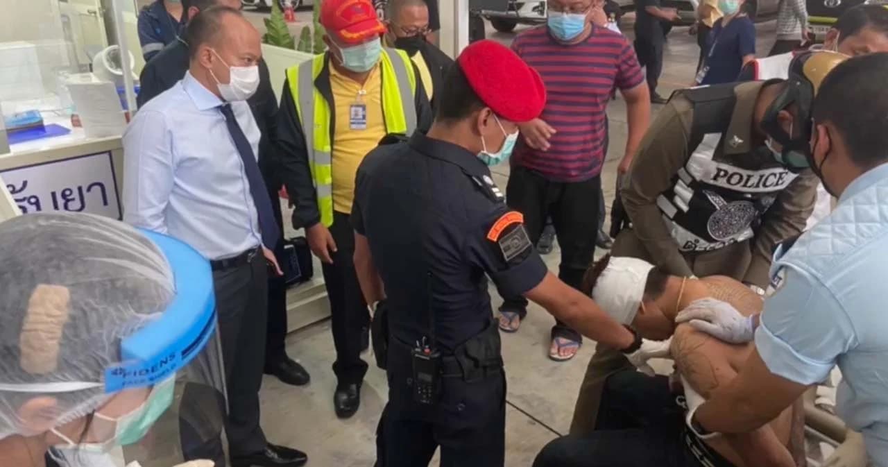 หนุ่มเมายาควงขวาน-ปืนปลอม บุกป่วนสนามบินสุวรรณภูมิ ตำรวจแจ้งเบื้องต้น 6 ข้อหา