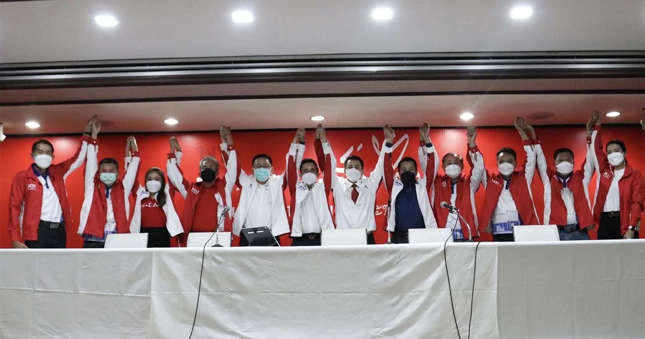 เพื่อไทยเปิดตัวอดีต ส.ส.บุรีรัมย์-นครราชสีมา กลับเข้าเป็นสมาชิกพรรค