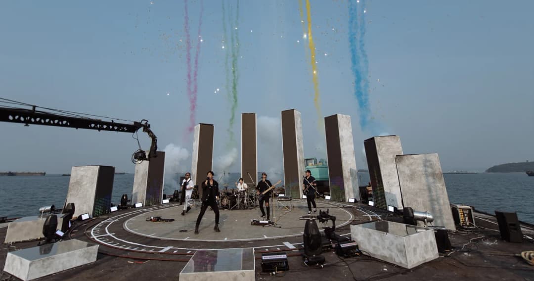 ‘COCKTAIL’ ไลฟ์คอนเสิร์ตกลางทะเล ยกเวทีมาไว้บนเรือบาร์จ