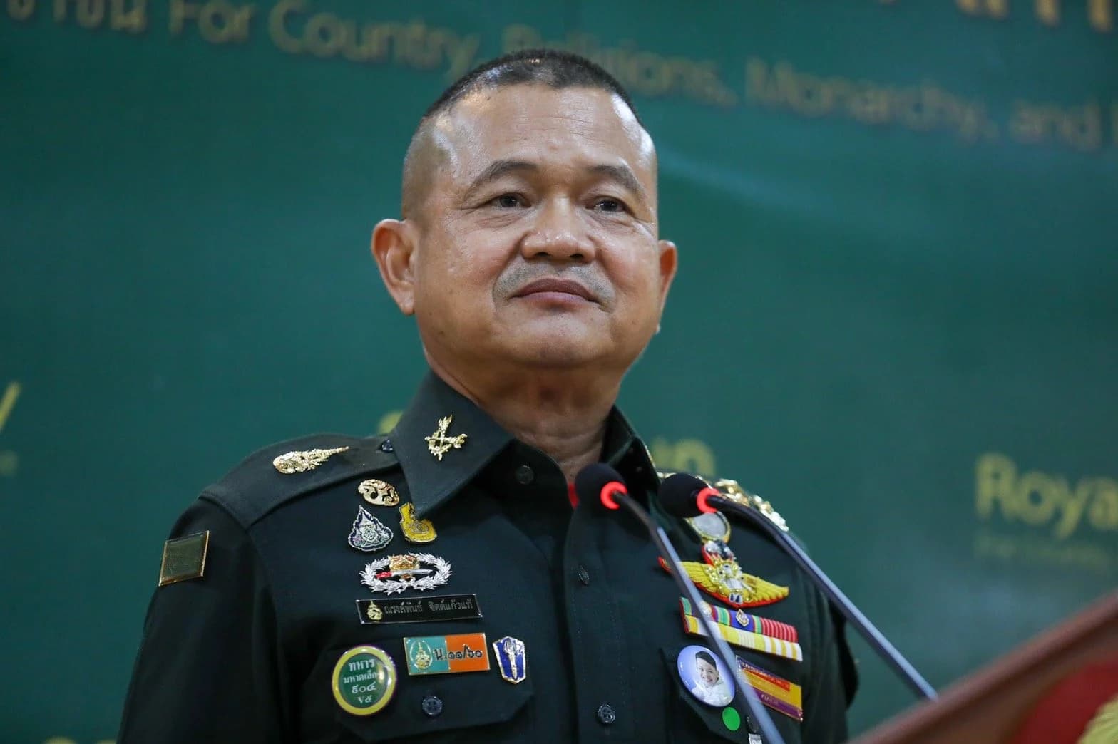 ผบ.ทบ.ชื่นชม พล.อ.ประยุทธ์ เป็นสุภาพบุรุษ-ชายชาติทหาร ปฏิบัติตามคำสั่งศาลรัฐธรรมนูญ