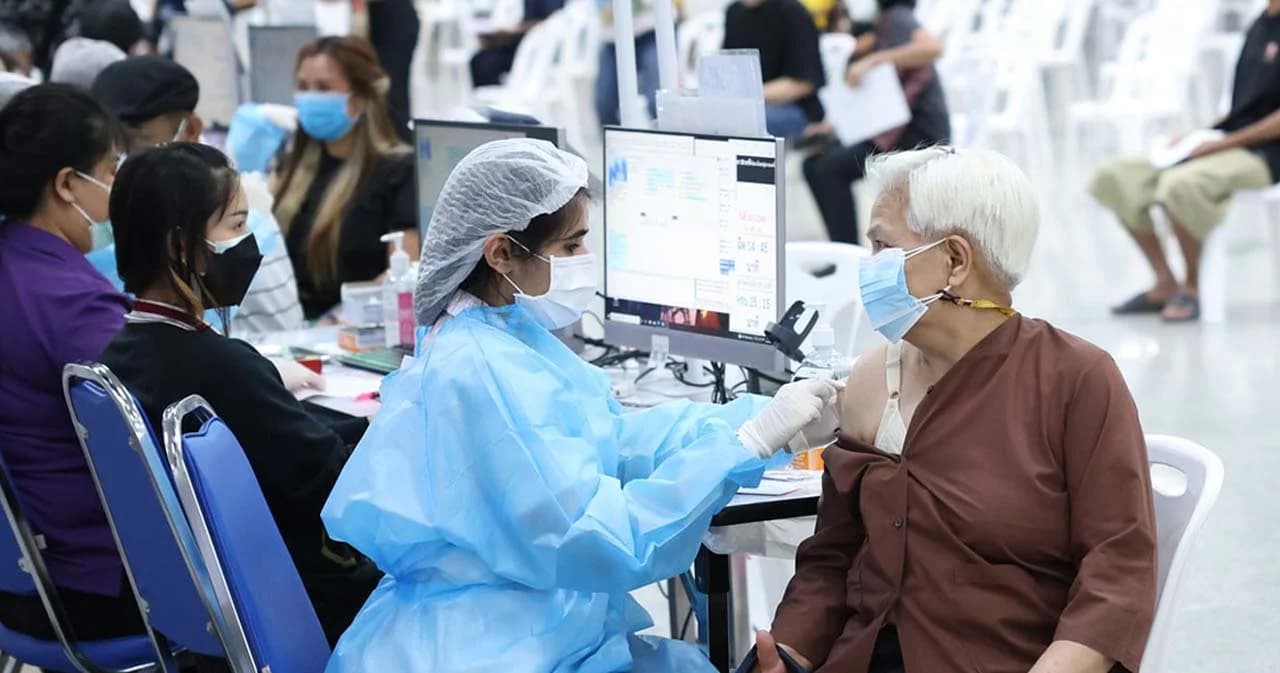 ศิริราช เปิดผลวิจัยฉีด ‘โมเดอร์นา-ไฟเซอร์’ เข็ม 3 ในผู้สูงอายุ