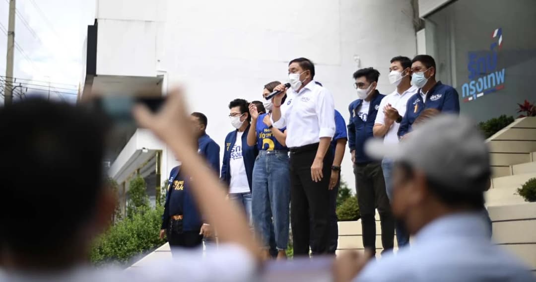 กลุ่มแท็กซี่ 120 คัน รวมตัวสนับสนุน ‘อัศวิน’ เป็นผู้ว่าฯ กทม. ต่อ ไม่ต้องนับหนึ่ง