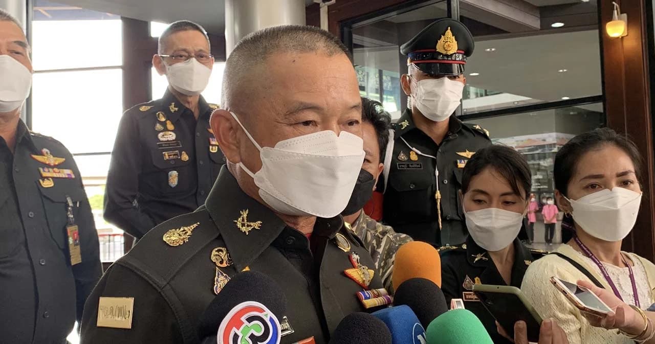 ผบ.ทบ.ย้ำจุดยืนปกป้องสถาบัน ขออย่าก้าวล่วงเสรีภาพบุคคลอื่น