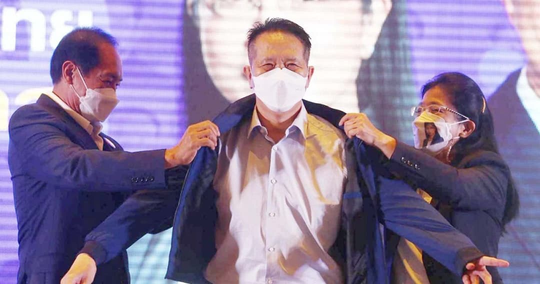 ‘ไทยสร้างไทย’ สวมเสื้อเปิดตัว ‘สุพันธุ์ มงคลสุธี’ นั่งหน. ทีมศก. ย้ำความพร้อมเป็นรัฐบาล