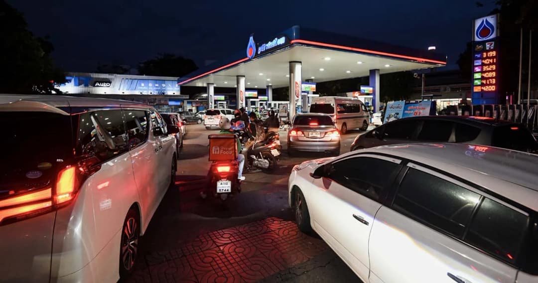 ปั๊มแน่น คนแห่เติมน้ำมัน ก่อน ‘เบนซิน’ ขึ้นพรวดเดียวลิตรละ 1 บาท มีผลตี 5 วันที่ 19 พ.ค.