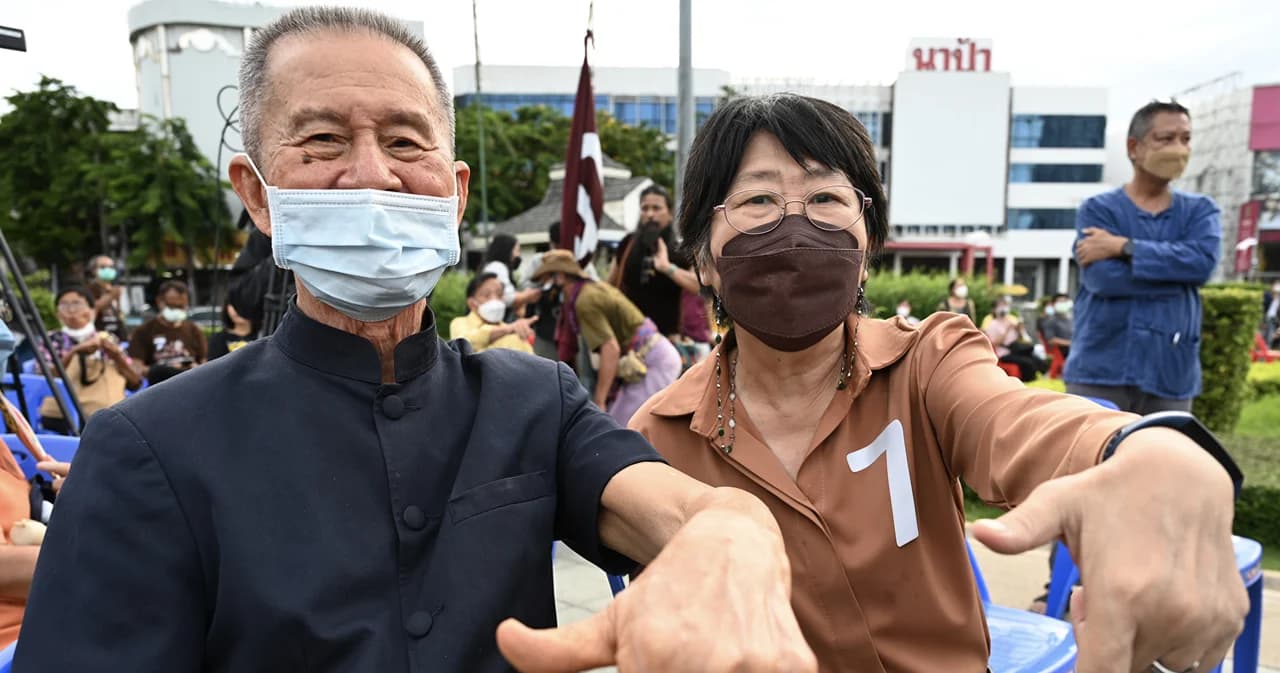 ‘จำลอง ศรีเมือง’ ร่วมฟังเวทีปราศรัย หนุน ‘รสนา’ เป็นผู้ว่าฯ กทม.
