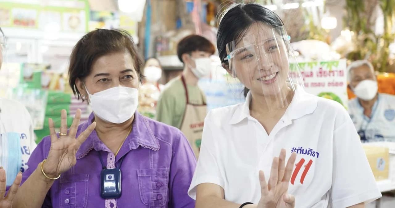 ‘จินนี่’ ลูกสาวคุณหญิงสุดารัตน์ ช่วยหาเสียงให้ น.ต.ศิธา บอก “สู้เพื่อคนตัวเล็ก” เป็นนโยบายที่ดีมาก