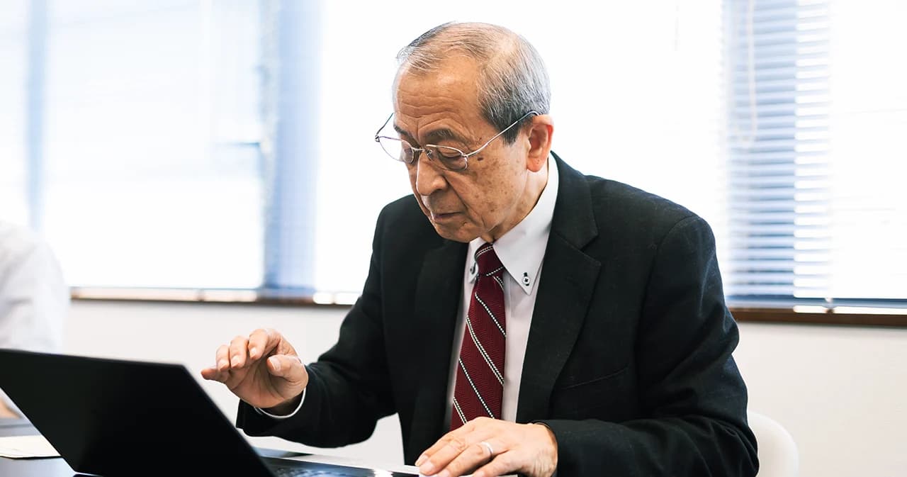 มนุษย์เงินเดือน ‘ตกงานฟ้าผ่า’ ตอนอายุมาก รับมือยังไงให้รอด คุยกับ ศรัณย์ คุ้งบรรพต