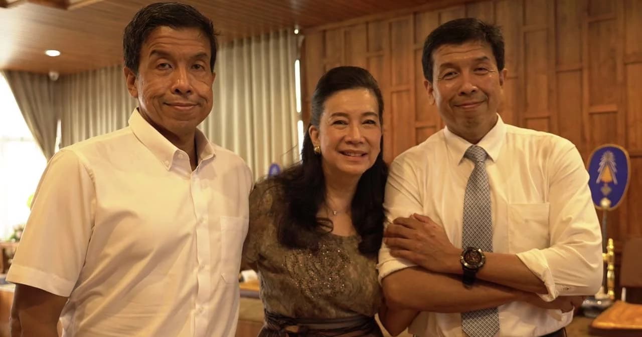 พี่น้องตระกูล ‘สิทธิพันธุ์’ ทำบุญวันคล้ายวันเกิด ‘ชัชชาติ’ อยากเห็นทุกคนร่วมมือร่วมใจสร้างกรุงเทพให้เป็นเมืองที่น่าอยู่