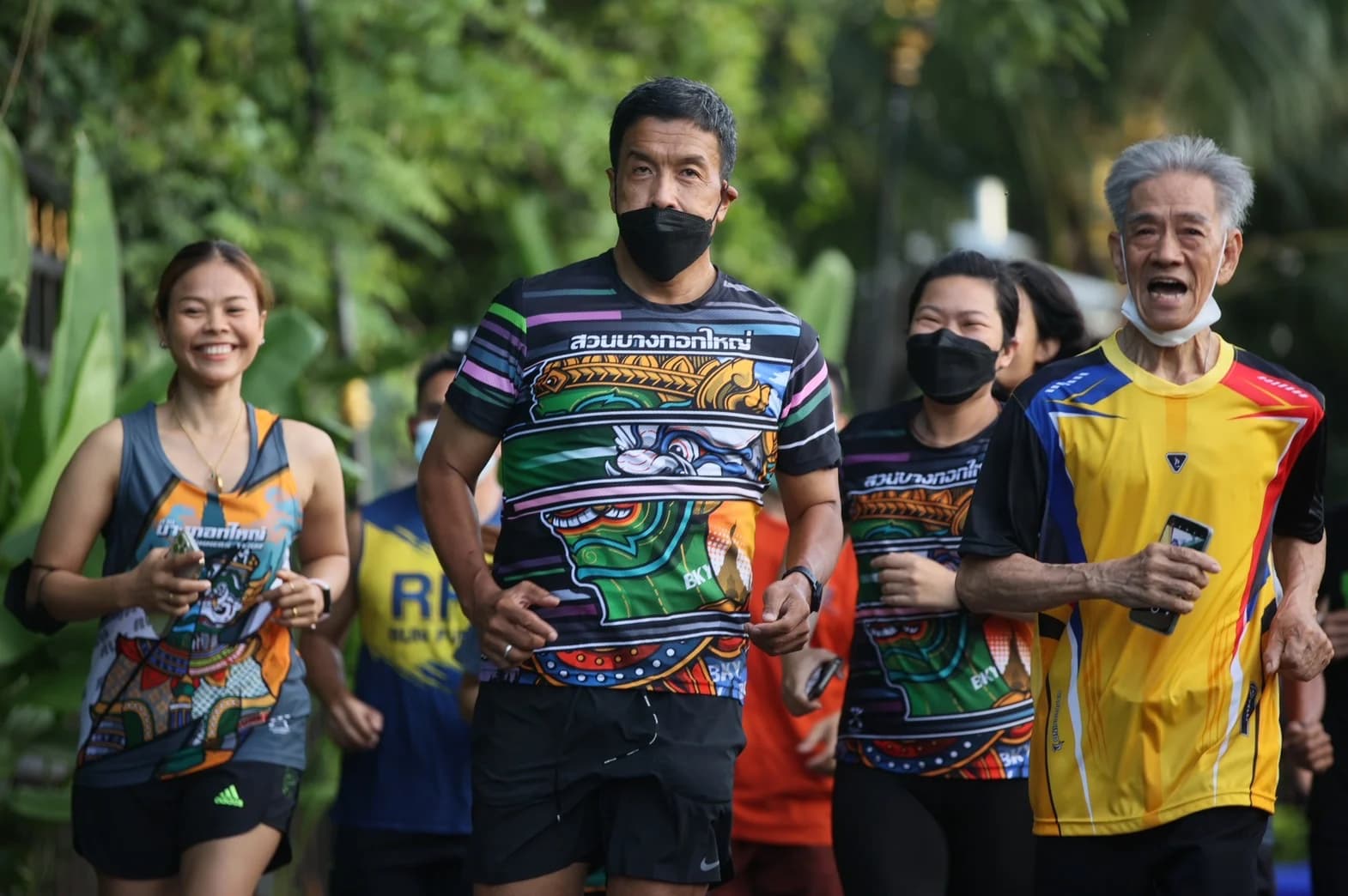 'ชัชชาติ' วิ่ง-เต้นแอโรบิคสวนบางกอกใหญ่ เล็งดึงภาคเอกชนร่วมหาพื้นที่สีเขียวตามแนวคิดกรุงเทพ 15 นาที