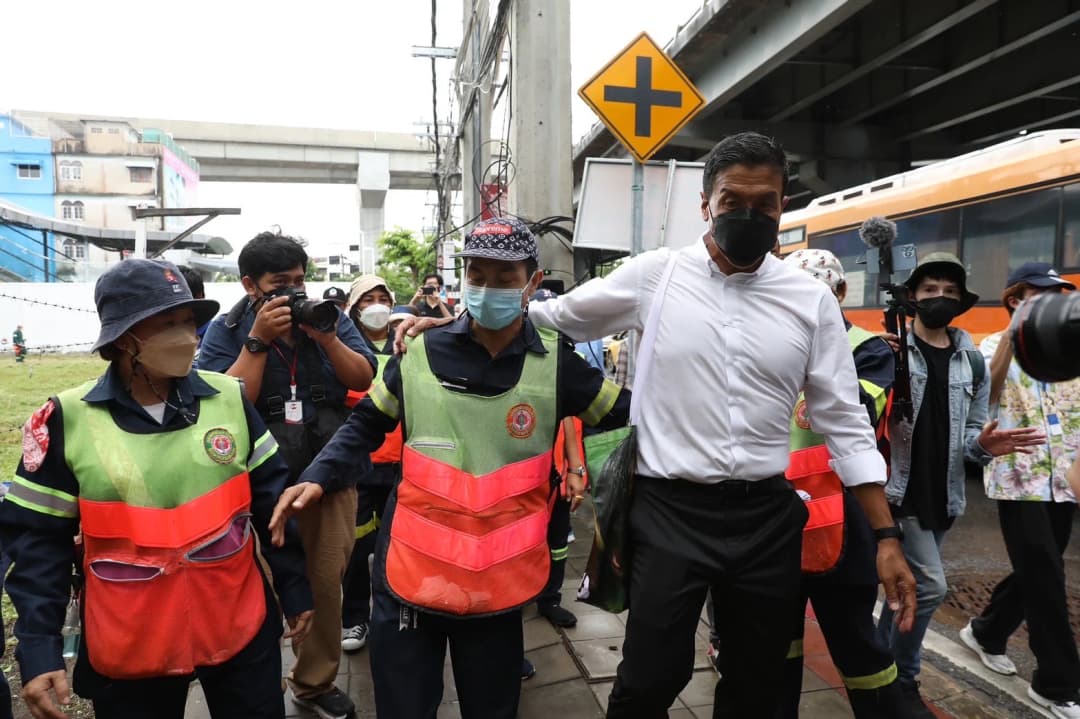 ย้ำนโยบายสวน 15 นาทีทั่วกรุงฯ ‘ชัชชาติ’ ชวนอดีตรองผู้ว่าฯ กทม. สำรวจที่ดินเอกชนแยกวงศ์สว่าง