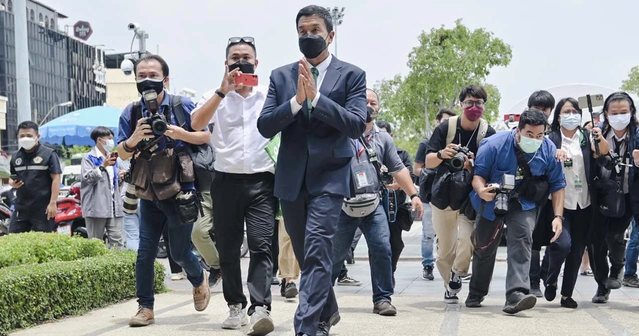 ประมวลภาพ ‘ชัชชาติ’ เข้าศาลาว่าการ กทม. เสาชิงช้าวันแรก ย้ำกับข้าราชการ-ลูกจ้างกทม. มาเป็น ‘เพื่อนร่วมงาน’ ไม่ใช่ ‘นาย’