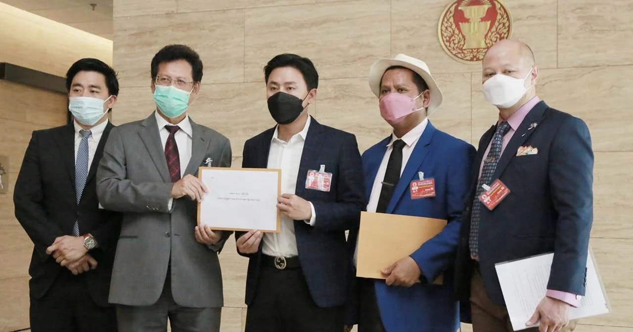 ทนายความขอ ‘ชวน’ พิจารณาพฤติกรรม ‘มงคลกิตติ์’ กรณีไลฟ์ข่มขู่คดีแตงโม